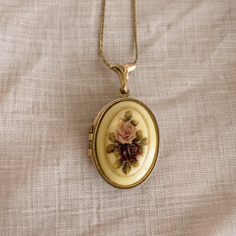 Vintage Gold-Tone Floral Oval Locket Necklace - Cream and Pink